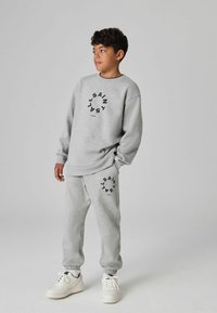 smALLSAINTS REGULAR FIT - TIERRA CUFFED LOGO JOGGERS - Træningsbukser - grey