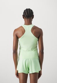 adidas Performance TRAIN ESSENTIALS REGULAR 3-STRIPES - Top - semi green spark/white
