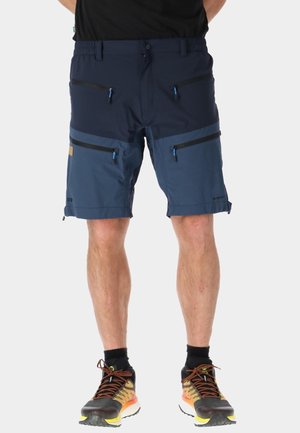 Marineblå udendørs shorts med multiple lynlåslommer, lavet af letvægtsmateriale og i knælængde. Struktureret stof med forstærkningsdetaljer.