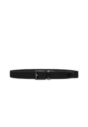 Черен тъкан колан с правоъгълна черна метална катарама и черни кожени детайли на бял фон.
