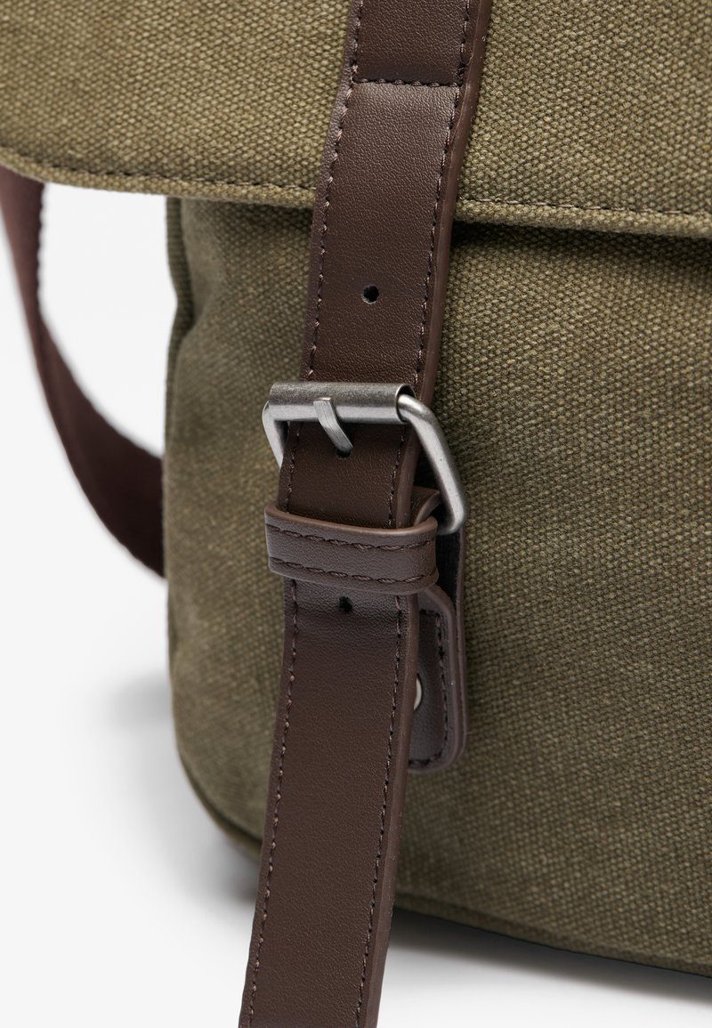 Sac Bandoulière Pégase En Toile Et Cuir Marron Kaki - Occasion En Très Bon état - Style Sac De Jour Pratique