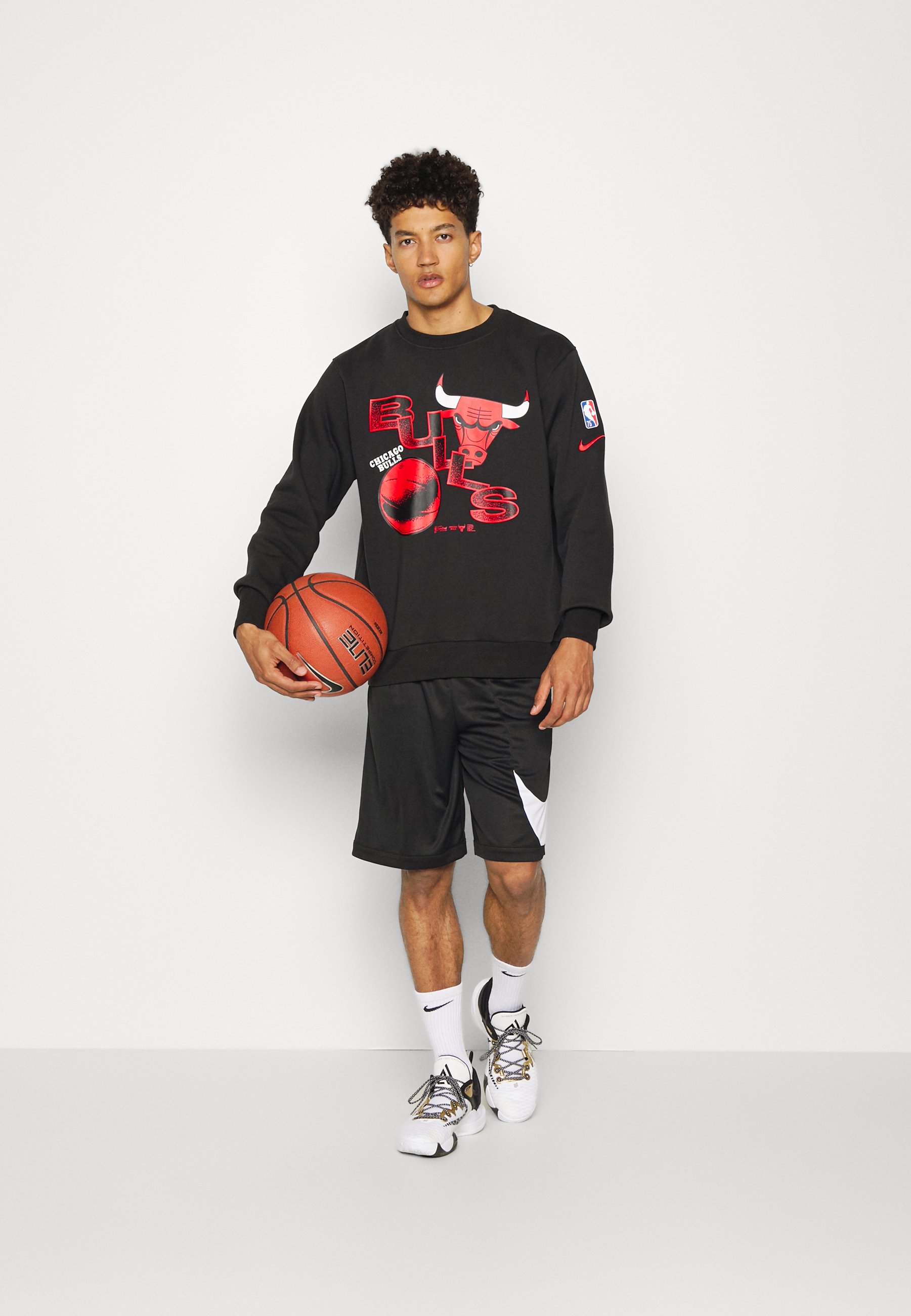 Nike Performance NBA CHICAGO BULLS COURTSIDE CREW - Sudadera - black/negro  - Zalando.es