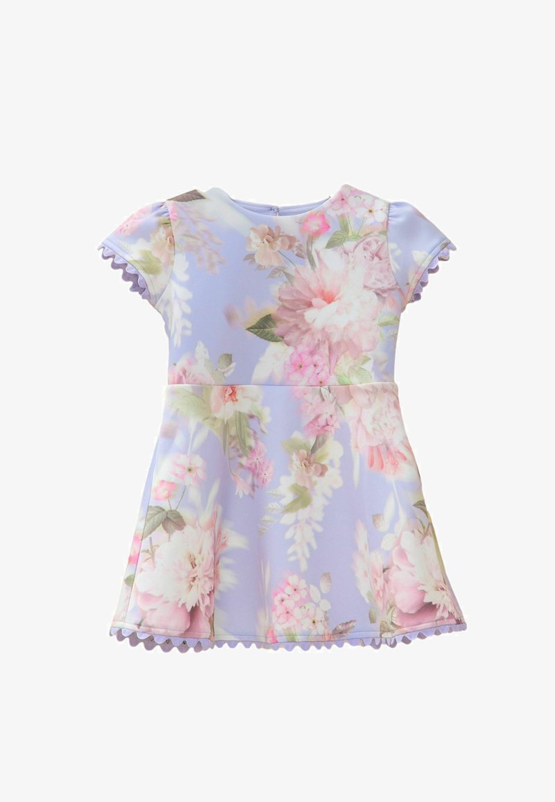 Rochie florală de culoare lavandă pastel cu mâneci scurte, tiv ondulat și un model floral care cuprinde nuanțe de roz și verde. Fabricată dintr-un material moale.
