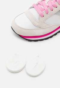 Saucony JAZZ TRIPLE - Sneakers basse - white/grey/pink