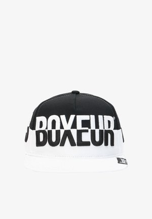 Gorra de béisbol bicolor en negro y blanco con texto grande y en negrita "DOXEUR" bordado en el panel frontal.