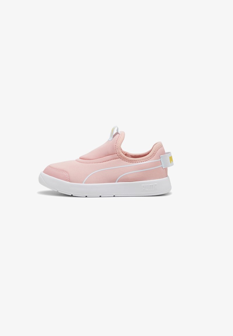 Puma COURTFLEX V3 - Sporta apavi - peach smoothie-icy blue
