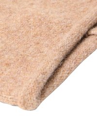 Beige ullfilt, mjuk textur, med en något fluffig yta, prydligt vikt, som visar små färgvariationer.