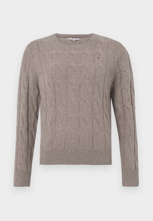 Gray cable knit sweater, crew neck, ribbed cuffs and hem, featuring textured patterns, made of soft fabric with logo detail on chest.