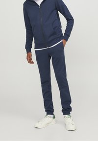 Jack & Jones Junior JJIBASIC - Teplákové kalhoty - navy blazer