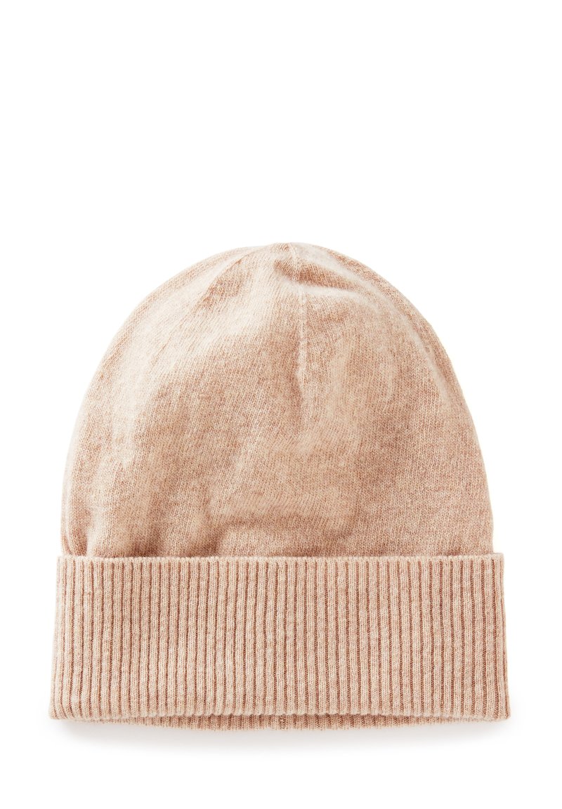 Berretto beige lavorato a maglia con risvolto a coste, caratterizzato da una finitura morbida e testurizzata e una parte superiore arrotondata. Adatto per un abbigliamento informale.
