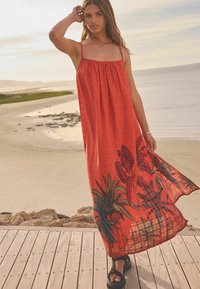 Next REGULAR FIT - Maksikleit - coral red