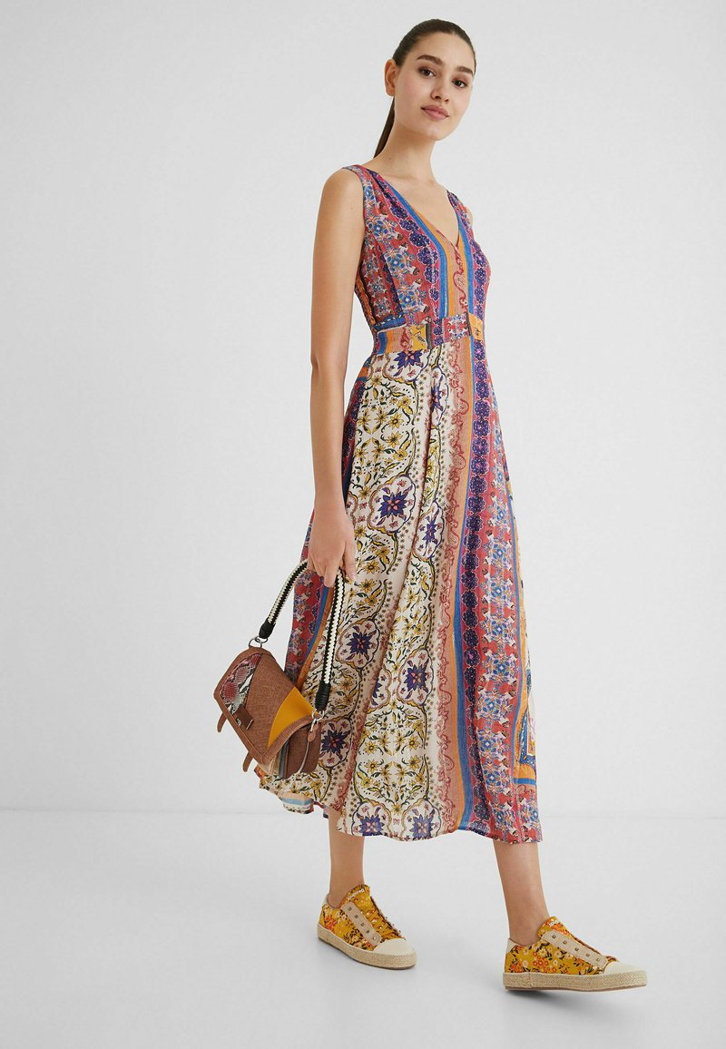 Desigual Regular Fit Freizeitkleid Red Rot Zalando At