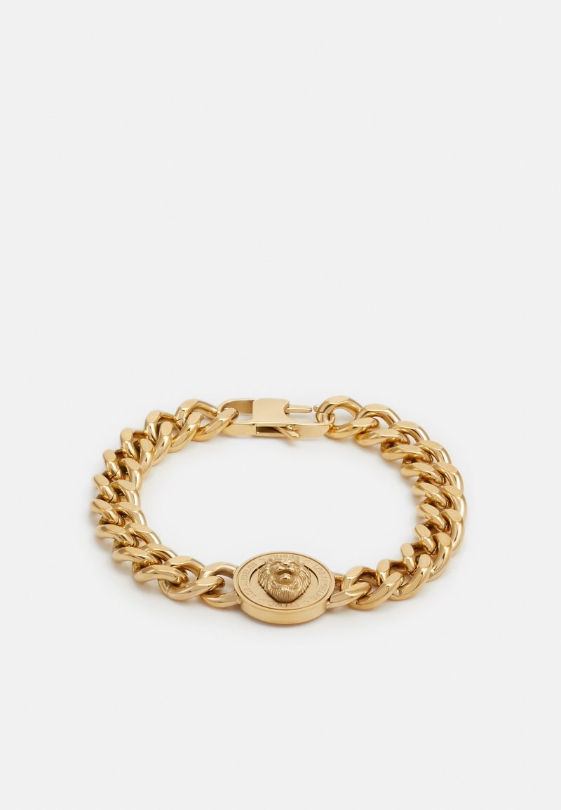 Bracelet chaîne en or avec de gros maillons, orné d'un médaillon rond avec un design de tête de lion au centre.