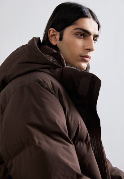 Holzweiler DOVRE JACKET - Jachetă cu puf - dark brown