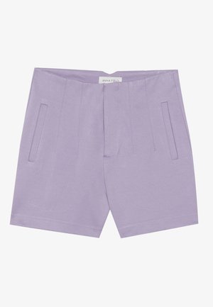 Lilla shorts med en strukturert design, som har to sidelommer og skarpe folder foran. Glatt tekstur, midt på låret lengde.