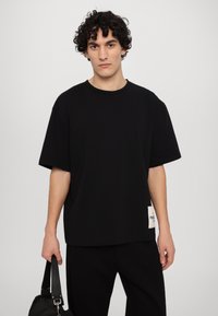 Fiorucci LOGO LABEL BOXY UNISEX - Jednoduché tričko - black