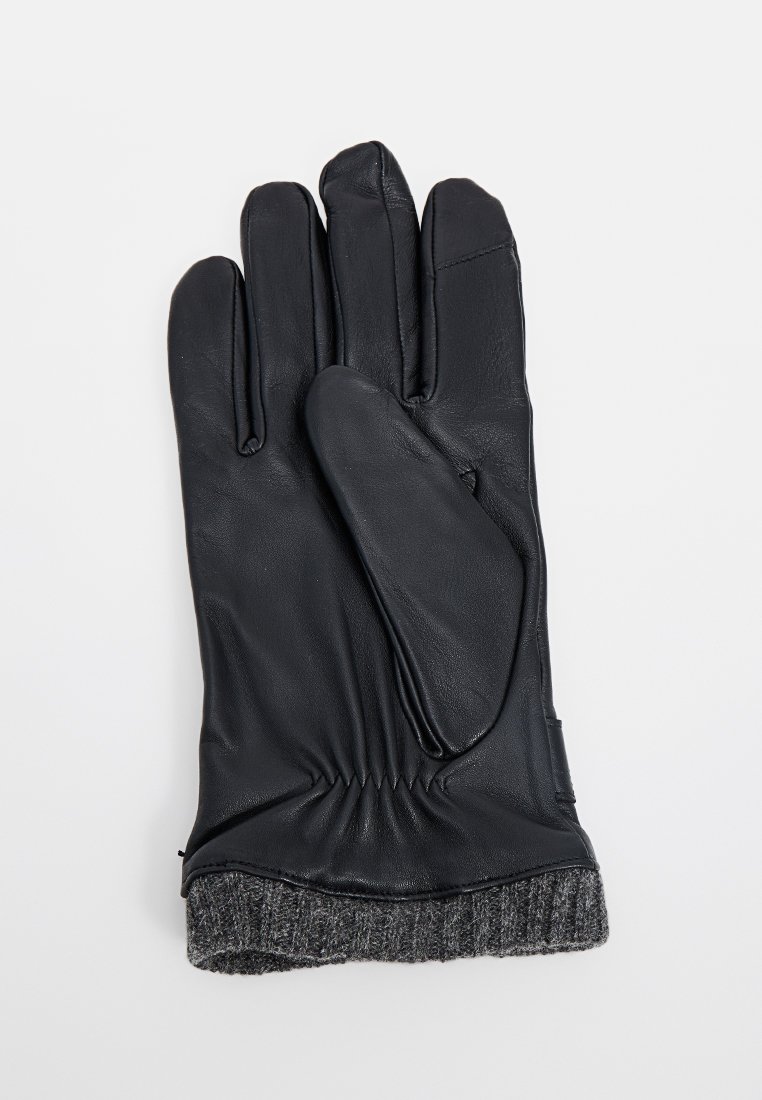 Schwarzer Lederhandschuh mit einem gestrickten grauen Bündchen, fünf Fingern und einem elastischen Handgelenk für einen festen Sitz. Glatte Textur über die gesamte Oberfläche.