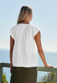 Next REGULAR FIT - Palaidinė - white