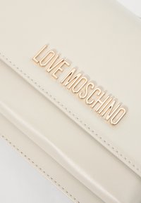 Thumbnail Image 5