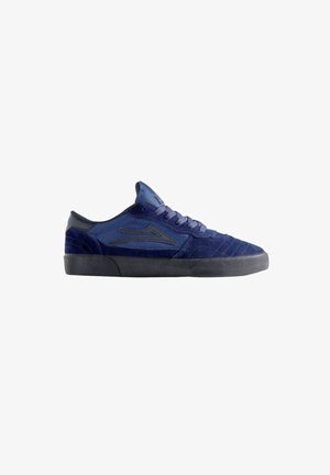 Low-top navy blue sneaker with suede and mesh panels, lace-up closure, black sole, and subtle side logo.
