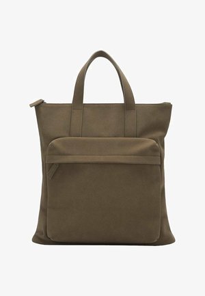 Olivgrüne Tote-Tasche aus weichem Material mit zwei Griffen, einem Reißverschlussverschluss und einer Vordertasche mit Klappe. Glattes, minimalistisches Design.