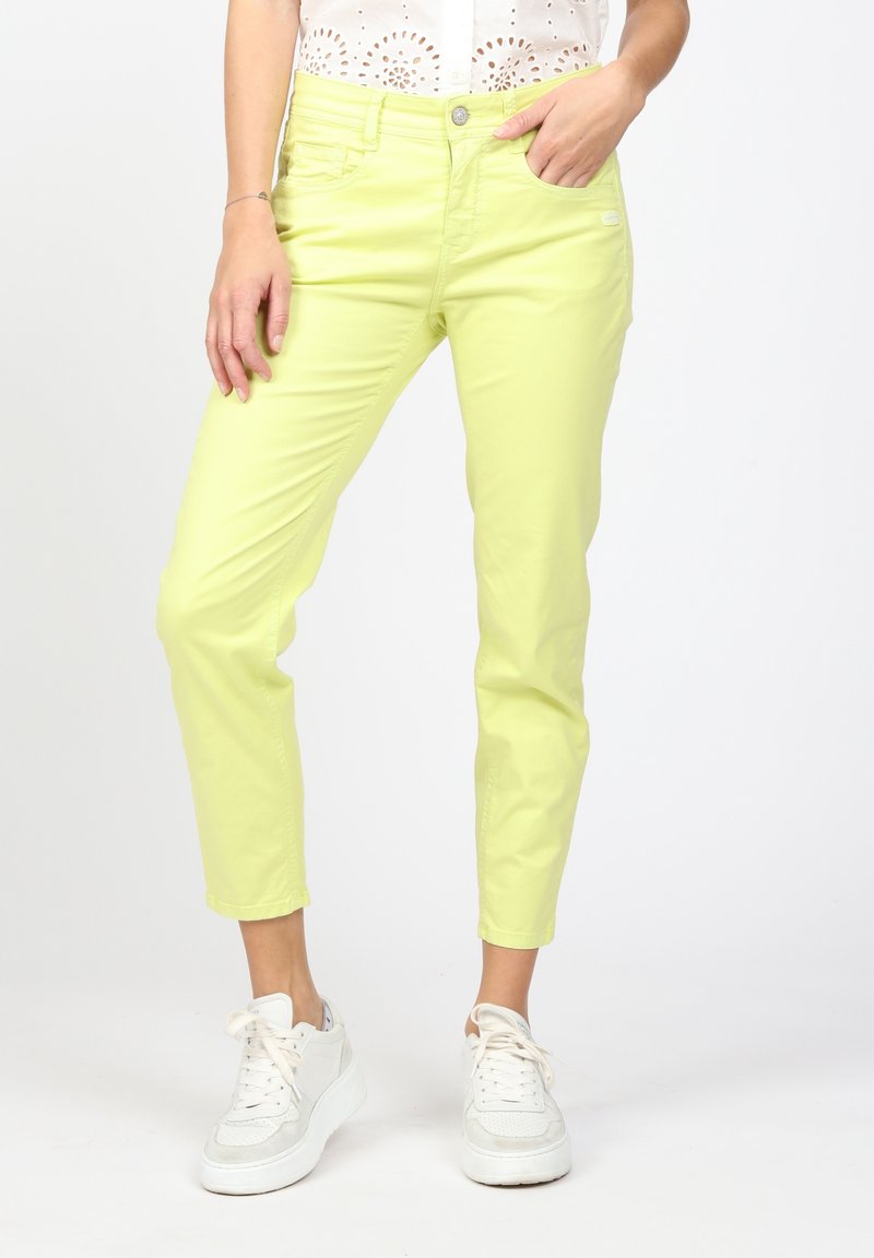 Klart gula slim-fit byxor med fem fickor och knappstängning. Tillverkade av en lätt bomullsblandning, med en uppvikbar fotdesign.