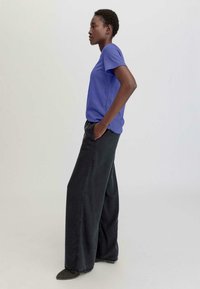 hessnatur T-shirt basic - irisblau