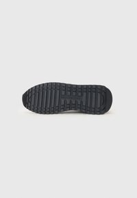 Tommy Hilfiger NEW EVA LTH - Zapatillas - black