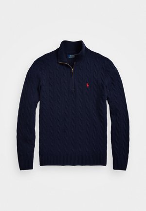 Camisola azul-marinho de malha com padrão de cabo, gola com fecho parcial e pequeno logótipo vermelho bordado no peito.