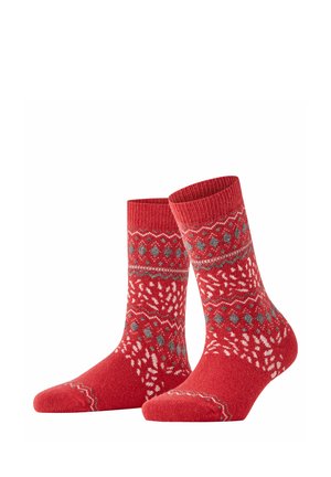 Calcetines rojos de lana con patrón geométrico y en zigzag gris y blanco, puños acanalados y dedos y talones reforzados.
