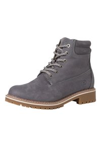 Botas de tobillo gris de ante texturizado con cordones grises, costuras claras en contraste y una suela de goma marrón con un patrón de tracción robusto.