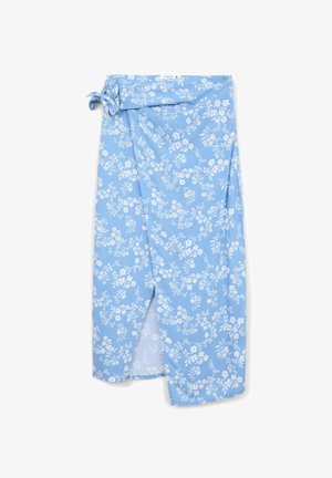 Gonna avvolgente blu floreale realizzata in tessuto leggero, con motivi floreali bianchi, vita legata e uno spacco laterale per facilitare il movimento.