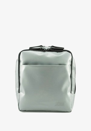 Kompakte graue Hartschalenhülle mit einer Vordertasche und doppeltem Reißverschluss oben, entworfen zum Organisieren und Transportieren kleiner Gegenstände.