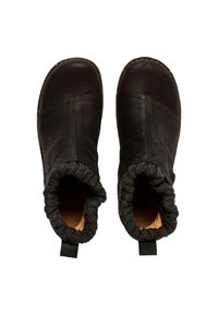 Botas de tobillo de cuero negro con un collar de punto texturizado, punta redondeada y una pestaña en la parte posterior. Acabado suave con un interior blando en contraste.