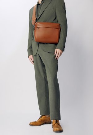 Victoria Hyde, BIN - Torba preko tijela - braun