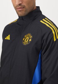 adidas Performance MANCHESTER UNITED EU PRE JACKET - Joukkuetuote - black/hi-res blue/tribe yellow
