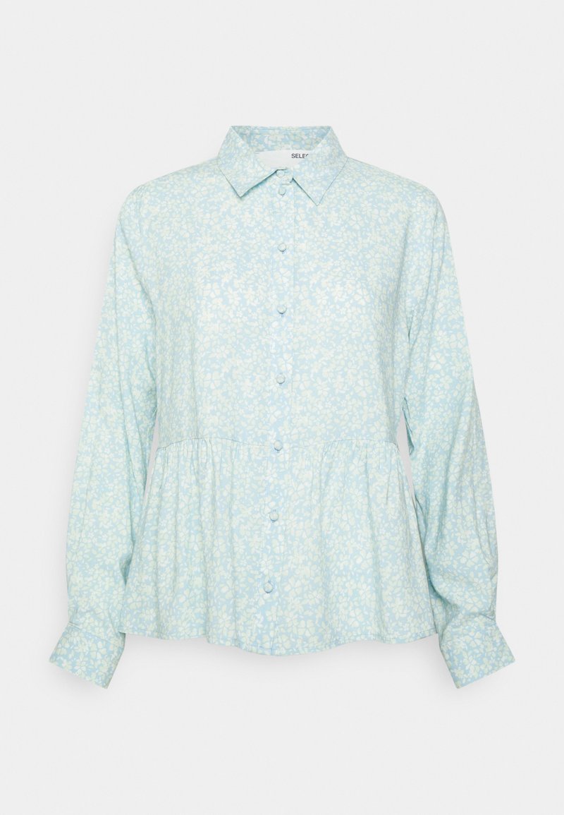 Camisa de botão azul claro com padrão floral, gola pontiaguda, mangas longas e costura na cintura franzida para um ajuste descontraído.