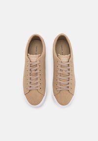 Tommy Hilfiger Tossud - beige