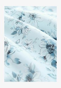 Non sélectionné, blue watercolour floral