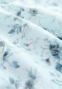 REGULAR FIT - PRINT SHORT SLEEVE - Ing - blue watercolour floral