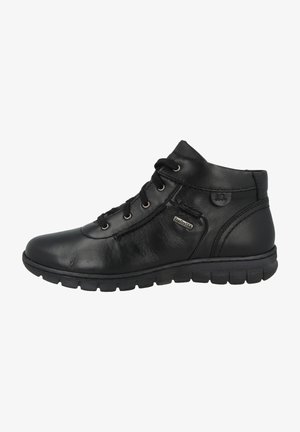 Des bottes noires en cuir montantes présentent un design à lacets, un orteil arrondi, des accents cousus et une semelle en caoutchouc texturé pour l'adhérence et la durabilité.