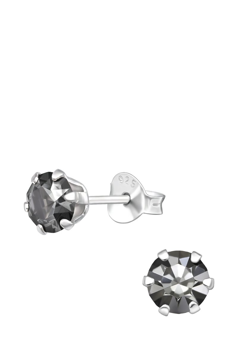 Sterling zilveren stud oorbellen met ronde, grijze edelstenen met een faceted snede, gezet in zespuntsinstellingen, gepolijste afwerking.