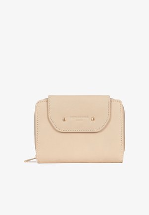 Beige Lederbrieftasche mit Frontklappe, die durch zwei goldene Nieten gesichert ist, und einem Reißverschluss an der Seite, geprägt mit "HEXAGONA PARIS".