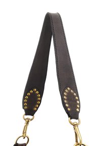 Cinturino in pelle nera con texture liscia, caratterizzato da borchie e dettagli metallici dorati alle estremità e attacco in metallo dorato.