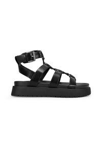Sandalias de cuero negro con múltiples correas planas, cierre de hebilla y una suela de goma gruesa con una superficie texturizada.