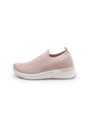 Helle rosa Slip-On-Sneaker mit einem strukturierten Strick-Obermaterial, elastischem Kragen und weißer Sohle, die ein dezentes geometrisches Muster aufweist.