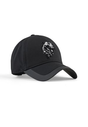 Cappellino da baseball nero con visiera curva e testa di leopardo ruggente ricamata sul pannello frontale su sfondo bianco.