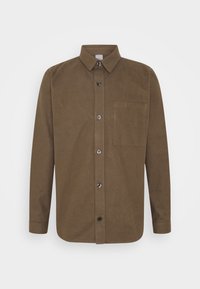Chemise marron à boutons avec manches longues, col, poche avant et boutons foncés ; fabriquée à partir d'un tissu doux et texturé.