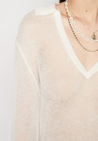 Weekday Sweter