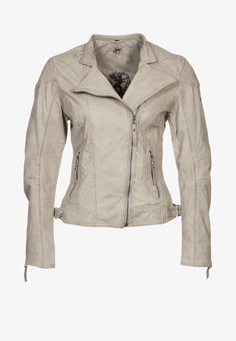 Lichtgrijze lederen jas met rits aan de voorkant, zijzakken en decoratieve stiksels. Heeft een puntige kraag en een aansluitend ontwerp.